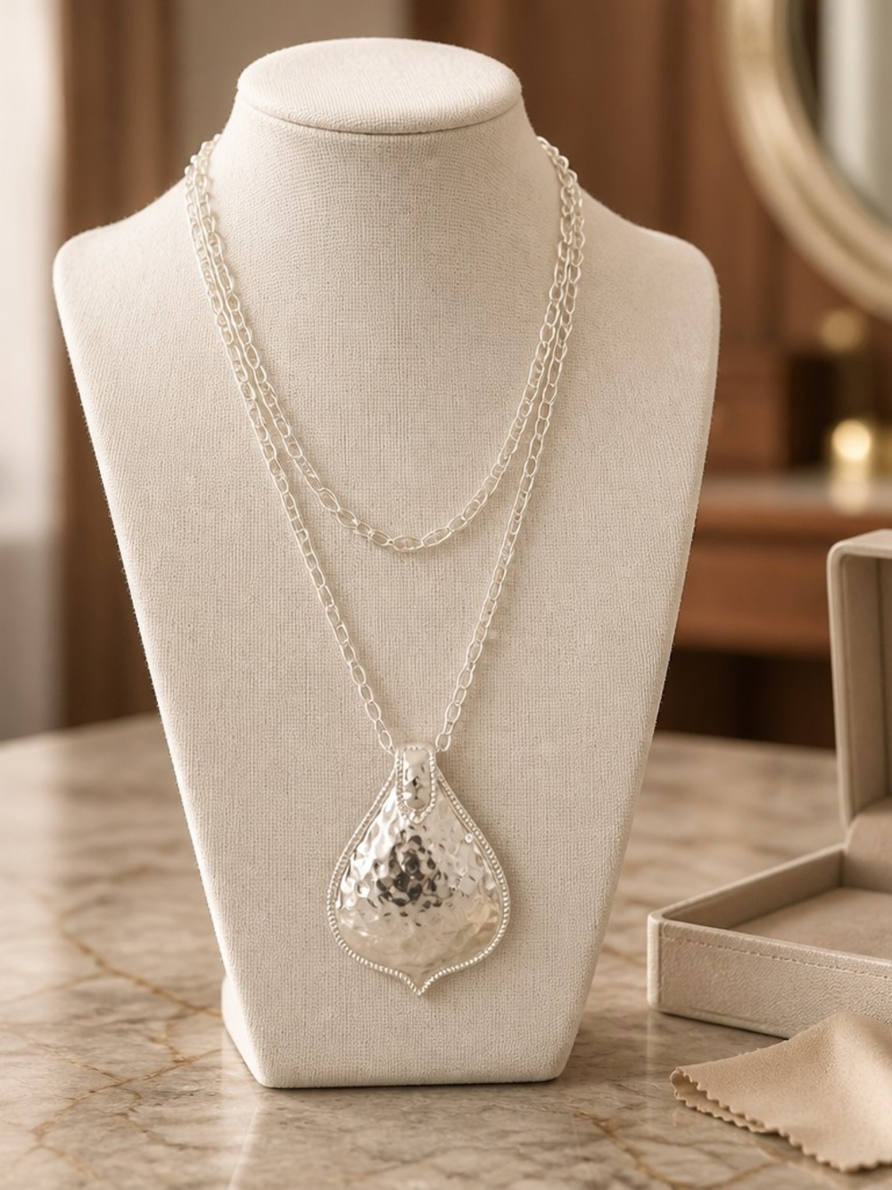 NWT Thalia Sodi silver-tone pendant necklace - Picture 2 of 5